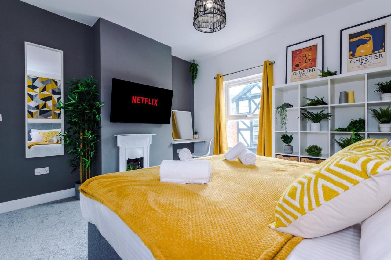 New! Stylish 2-Bed Home, In Chester By 53 Degrees Property, Ideal For Long Stays, Great Location - Sleeps 6 Bagian luar foto