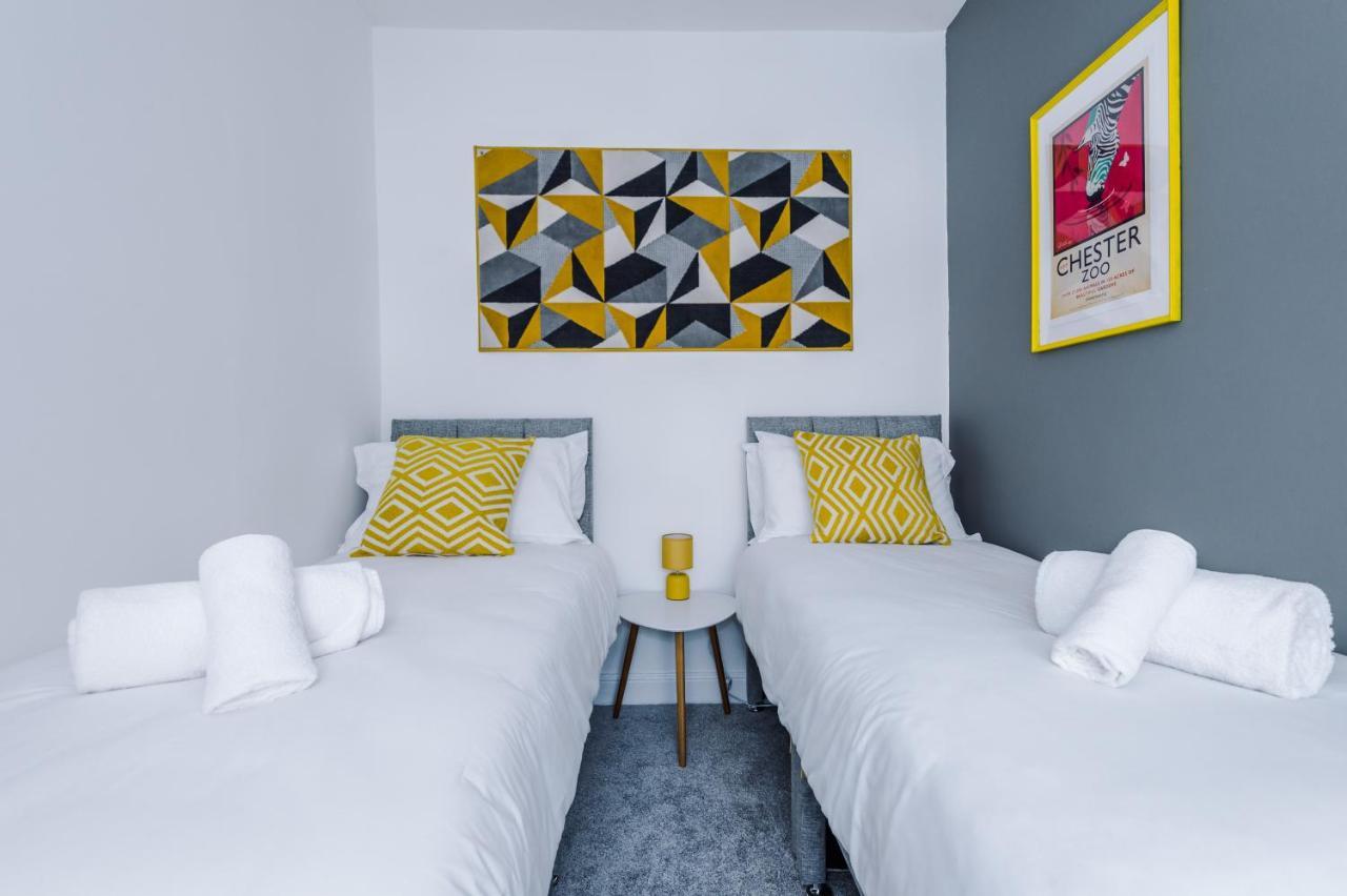 New! Stylish 2-Bed Home, In Chester By 53 Degrees Property, Ideal For Long Stays, Great Location - Sleeps 6 Bagian luar foto