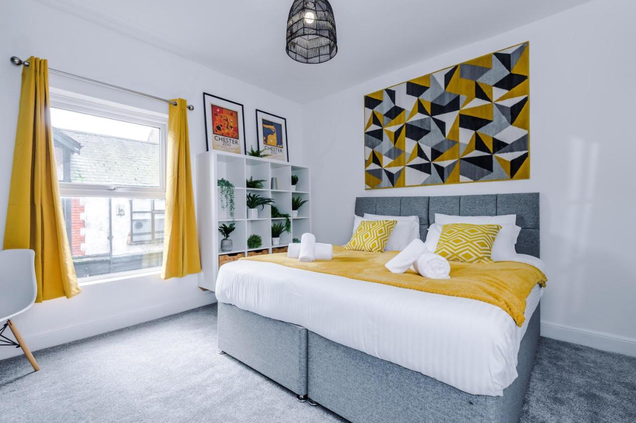 New! Stylish 2-Bed Home, In Chester By 53 Degrees Property, Ideal For Long Stays, Great Location - Sleeps 6 Bagian luar foto