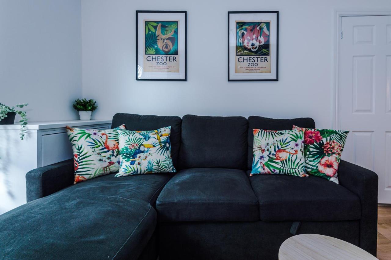 New! Stylish 2-Bed Home, In Chester By 53 Degrees Property, Ideal For Long Stays, Great Location - Sleeps 6 Bagian luar foto