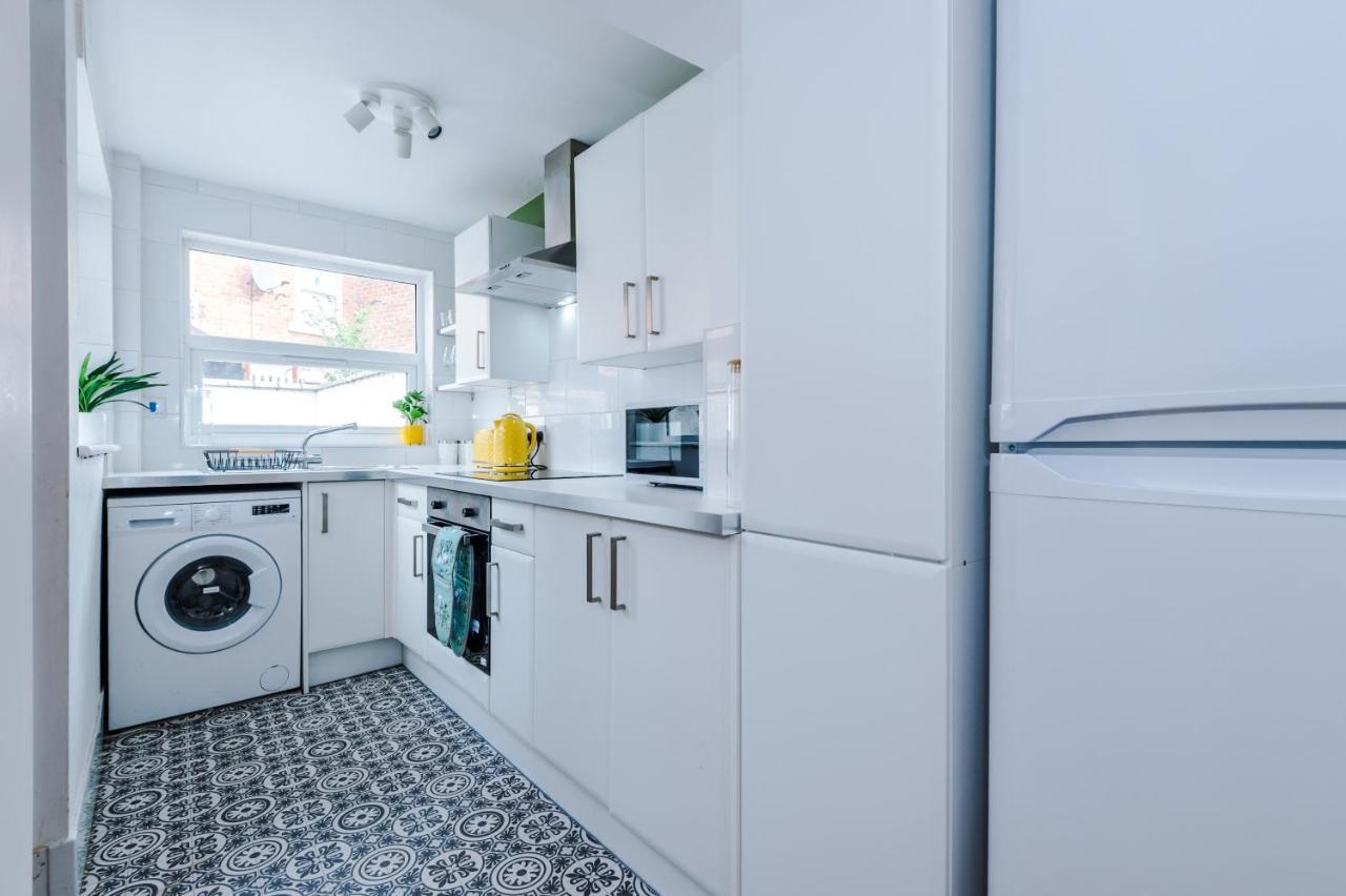 New! Stylish 2-Bed Home, In Chester By 53 Degrees Property, Ideal For Long Stays, Great Location - Sleeps 6 Bagian luar foto