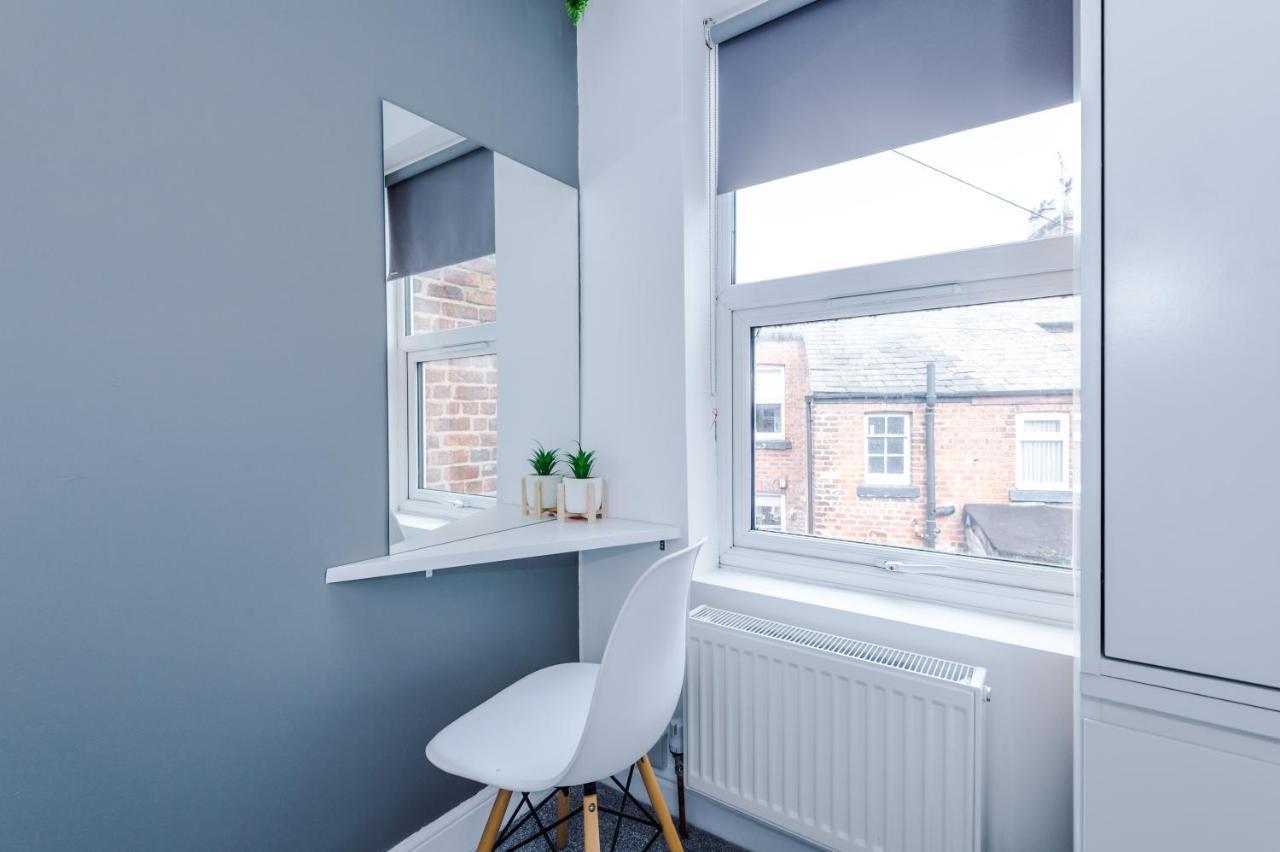 New! Stylish 2-Bed Home, In Chester By 53 Degrees Property, Ideal For Long Stays, Great Location - Sleeps 6 Bagian luar foto