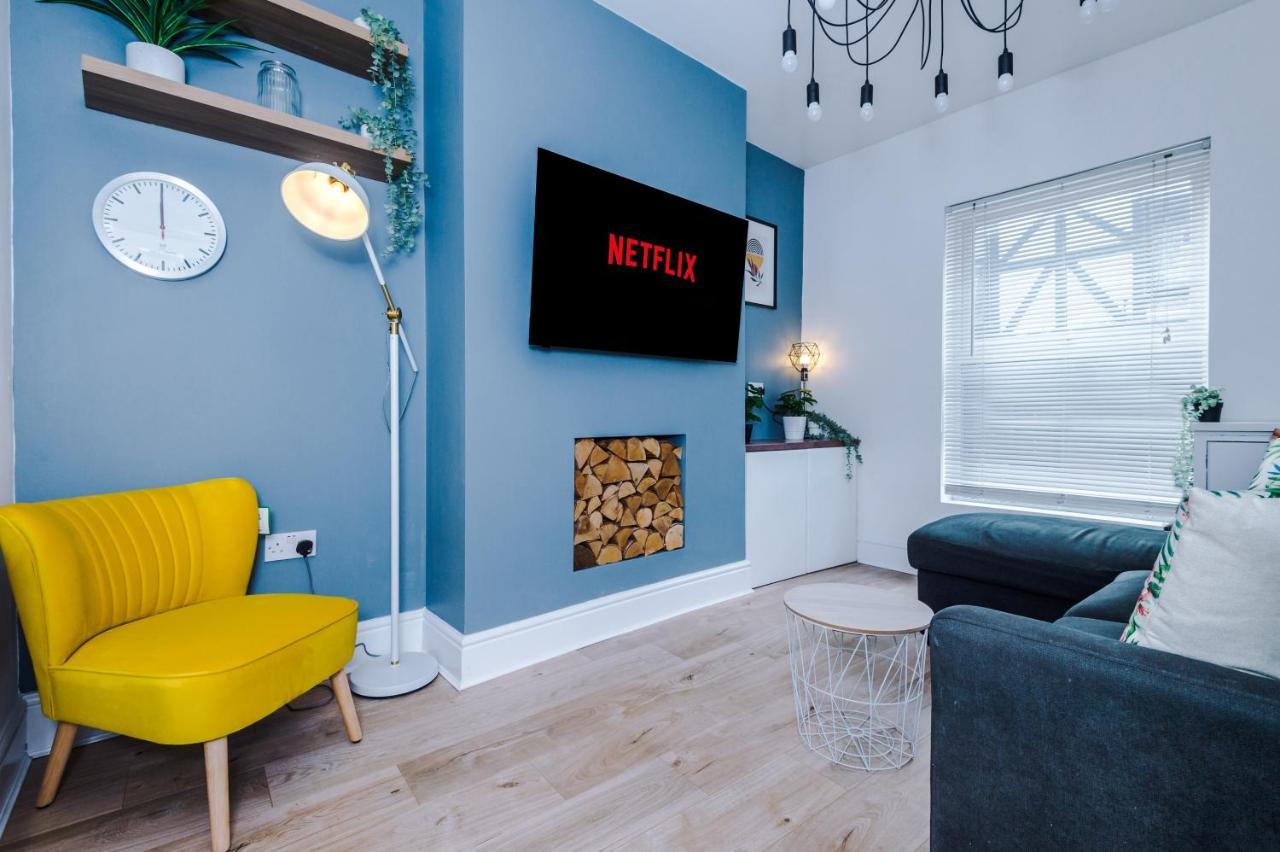 New! Stylish 2-Bed Home, In Chester By 53 Degrees Property, Ideal For Long Stays, Great Location - Sleeps 6 Bagian luar foto